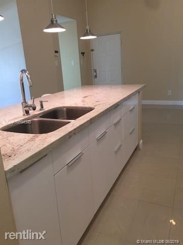 Foto del edificio - 2 br, 2 bath Apartment - ROYAL PALM PLACE