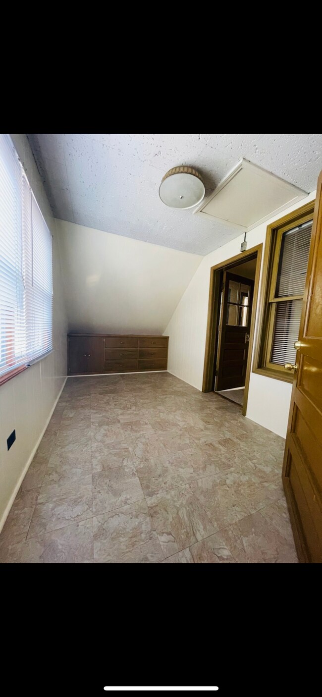 Foto del edificio - 3124 N Narragansett Ave