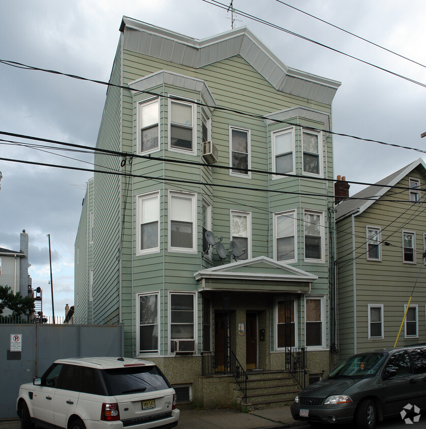Foto del edificio - 52 Brill St