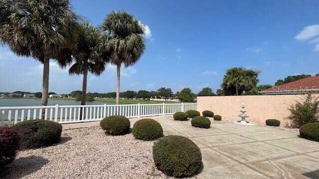 Building Photo - 906 Medira Dr