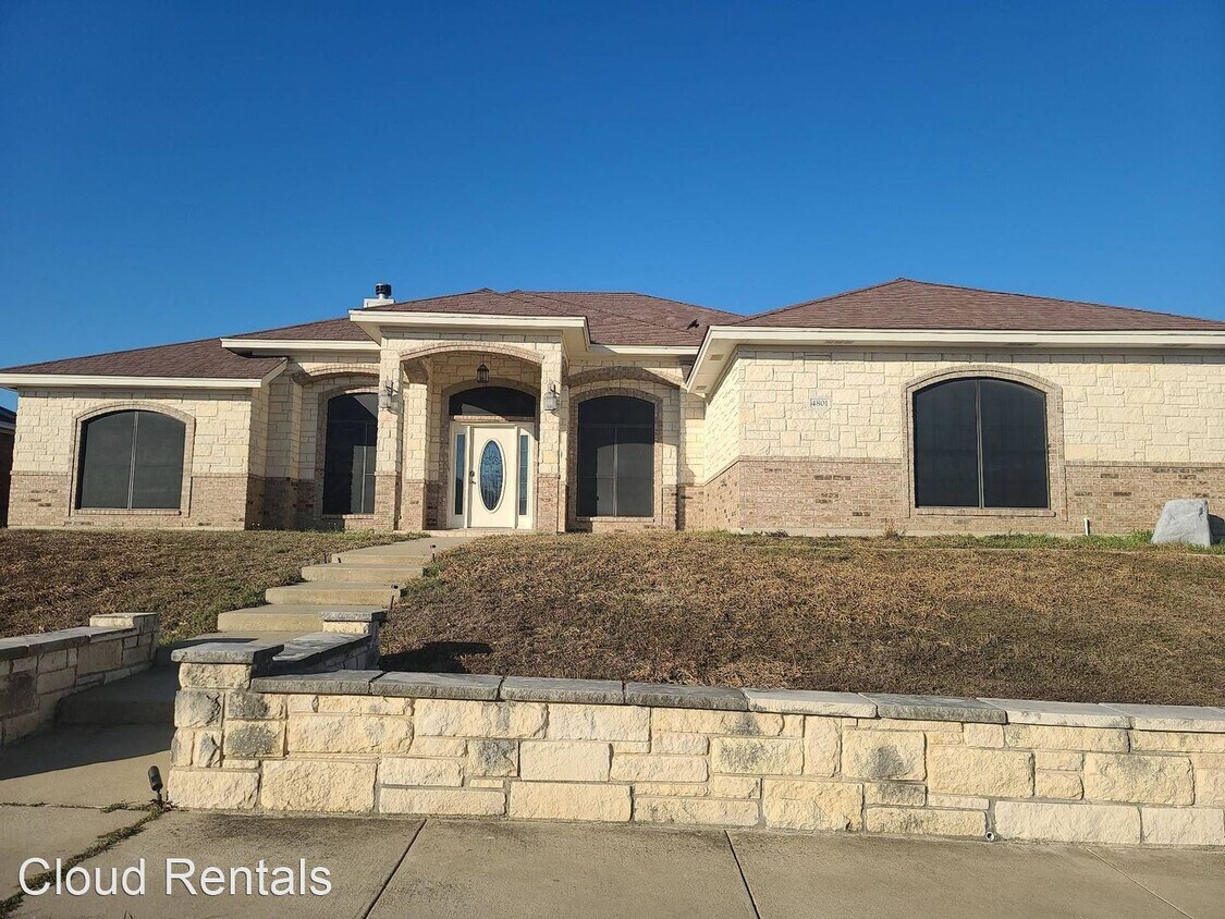 Primary Photo - 4801 Cinnamon Stone Dr