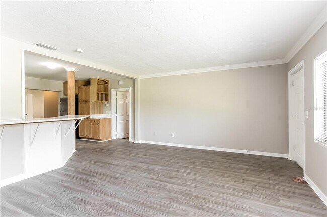 Building Photo - 911 Orangeview Dr