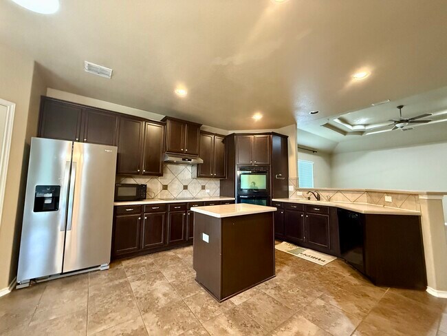 Foto del edificio - 8018 Grissom Crest