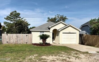 Building Photo - 425 Dolphin Dr