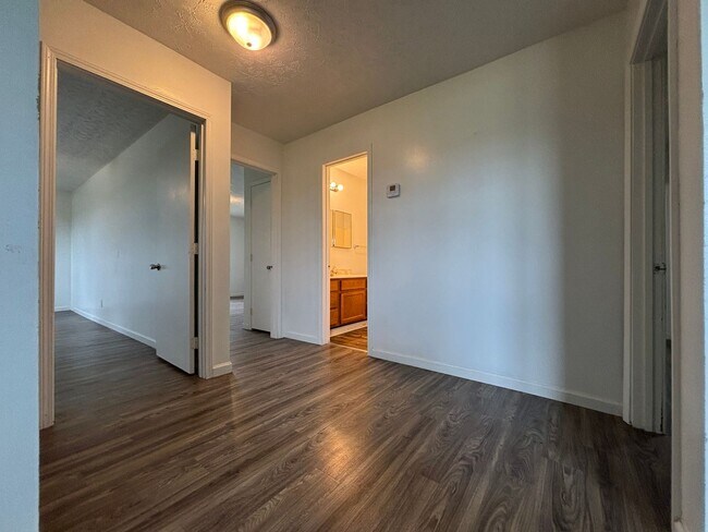 Foto del edificio - MOVE IN SPECIAL 1/2 off first month rent A...