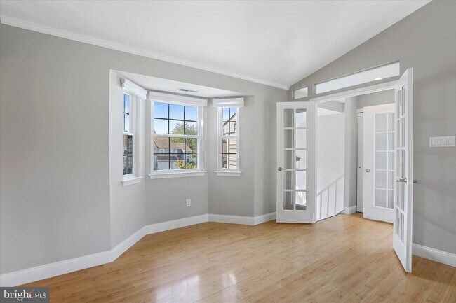 Building Photo - 618A Rose Hollow Dr