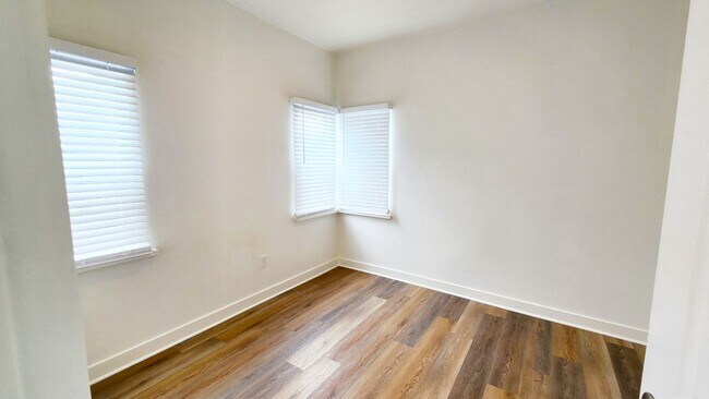 Foto del edificio - 636 N Orange Dr