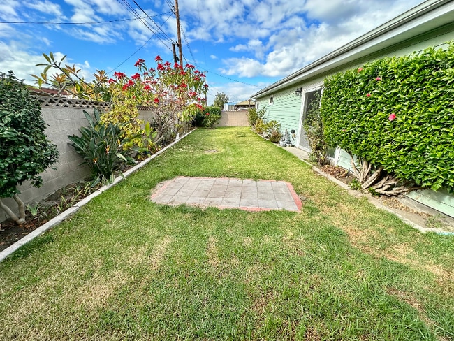 Building Photo - 5804 Los Pacos St