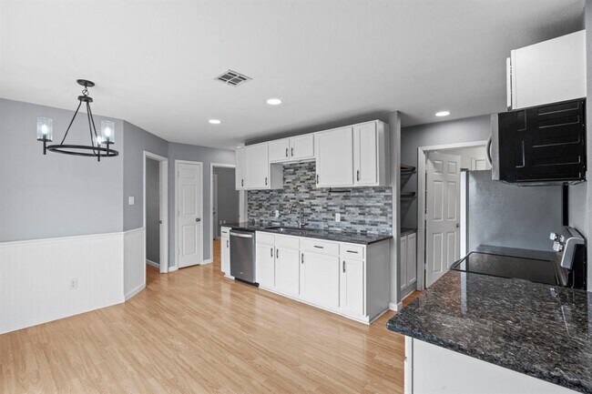 Foto del edificio - 112 Briarwood Ct