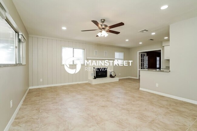 Foto del edificio - 4 Bedroom Pet-Friendly Home in FORT MYERS, FL with Main Street Renewal