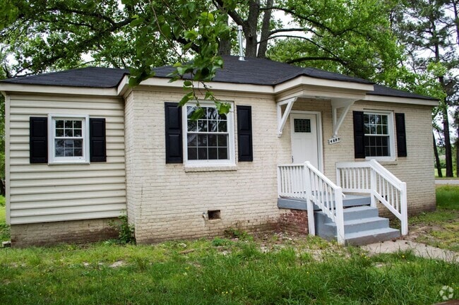 Building Photo - 4500 Eastover Ave