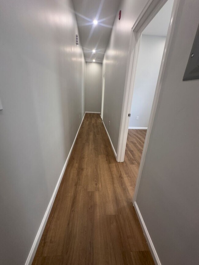 Foto del edificio - 1211 W Cambria St 1 St floor apartment