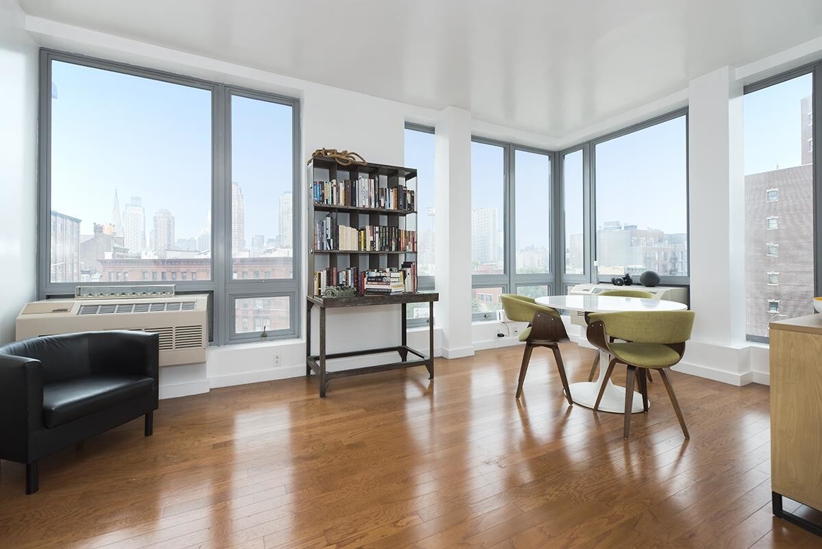 Foto principal - 4815 11th St