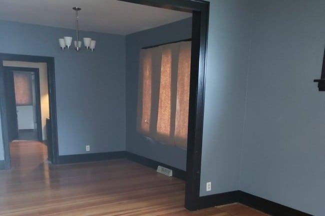 Building Photo - 211 E 161st Pl