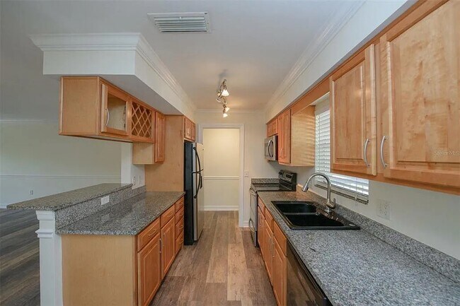 Building Photo - 3350 S Osprey Ave