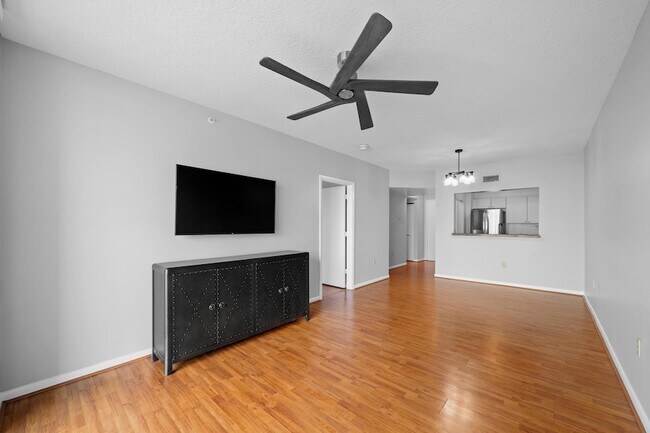 Building Photo - 3020 NE 32nd Ave