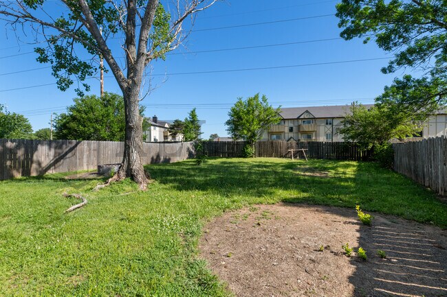 Building Photo - 6906 W O'Neil St