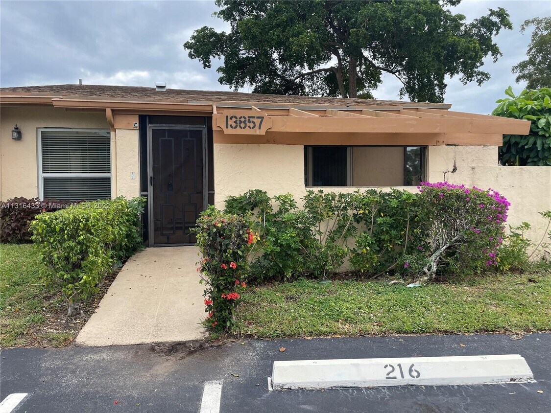 Primary Photo - 13857 Royal Palm Ct