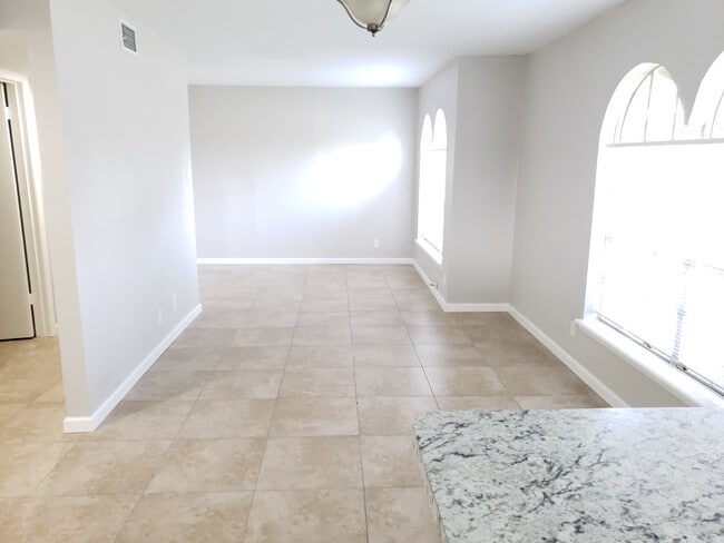 Building Photo - Emerald Apartments