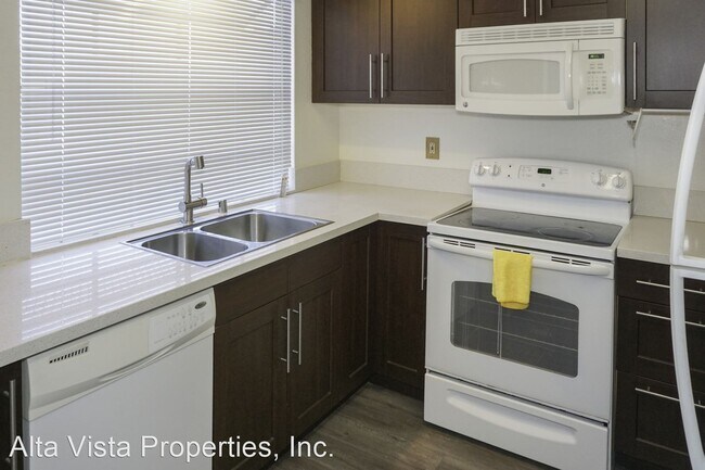 Building Photo - 2 br, 2 bath House - 8878 Regents Rd #203