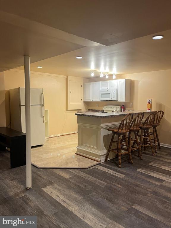 Building Photo - 628 Symphony Woods Dr