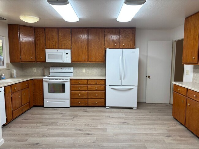 Building Photo - Bennett Valley 3 bedroom 2 bath Home!