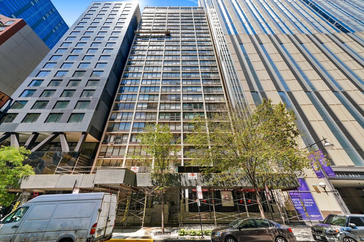 Primary Photo - 230 E Ontario St