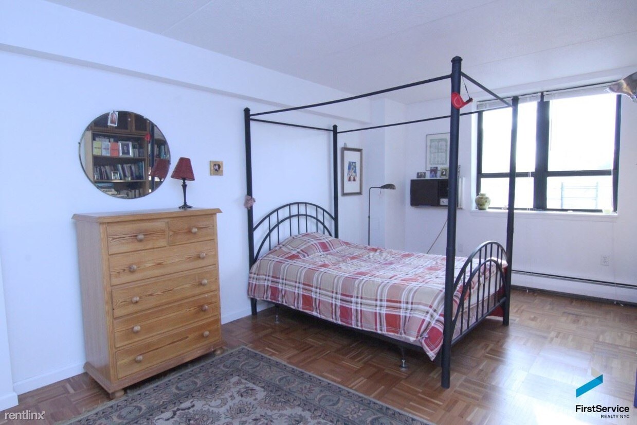 Foto principal - 520 W 110th St