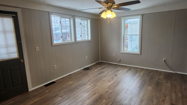 Building Photo - 1608-1608 1/2 Avenue B