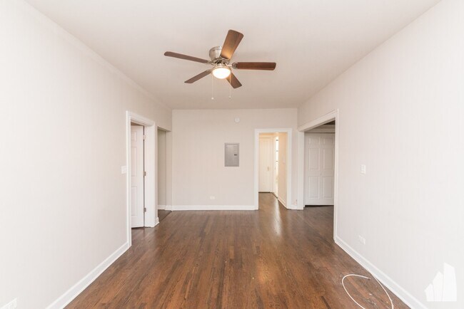 Foto del edificio - 1357 W Touhy Ave
