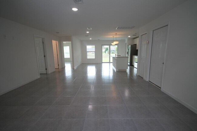 Foto del edificio - Stunning 4BR/2BA Palm Bay Retreat with Modern Upgrades & Oversized Lot!!