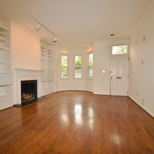 Building Photo - 331 Denniston St