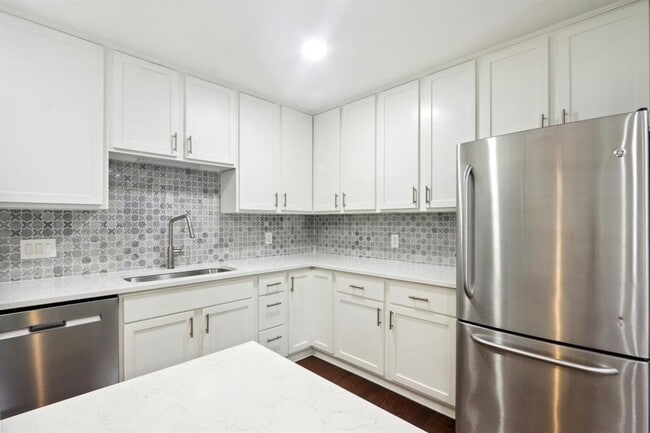 Building Photo - 2500 Steck Ave