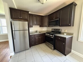 Building Photo - 70-72 Plain St