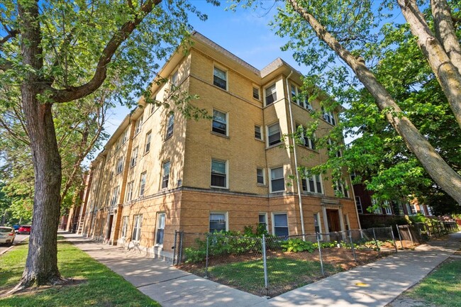 Building Photo - 4105 N Spaulding Ave