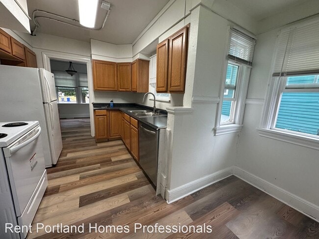 Building Photo - 3 br, 1.5 bath House - 1525 N Rosa Parks Way