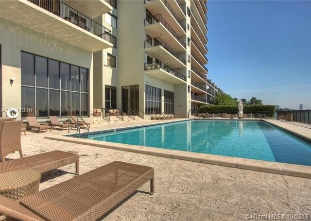 Building Photo - 1000 Venetian Way