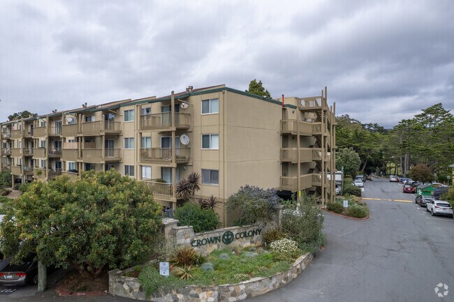 Fotografía del edificio - Crown Colony