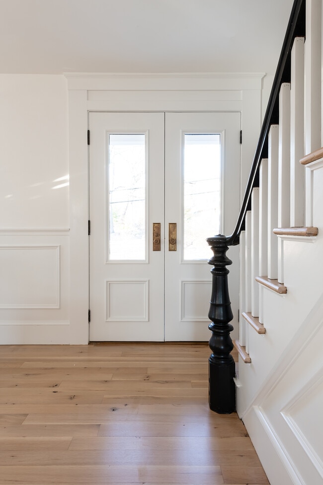 Entry - 41 Howe St
