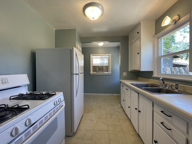 Foto del edificio - 568 E 9th Ave