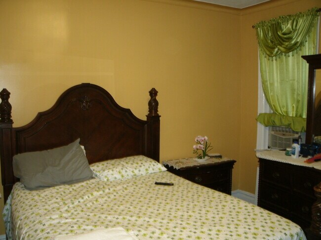 Foto del edificio - 300 E 45th St