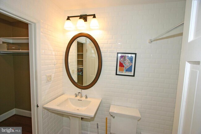 Foto del edificio - 311 9th St SE