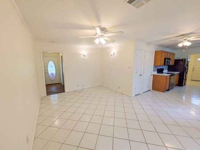 Foto del edificio - 5040 Raleigh Dr