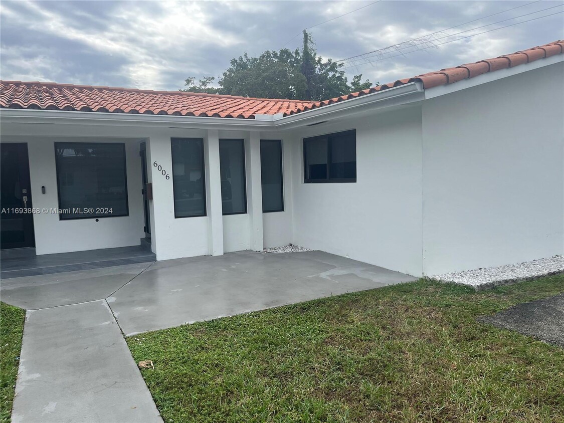 Foto principal - 6006 NW 38th St