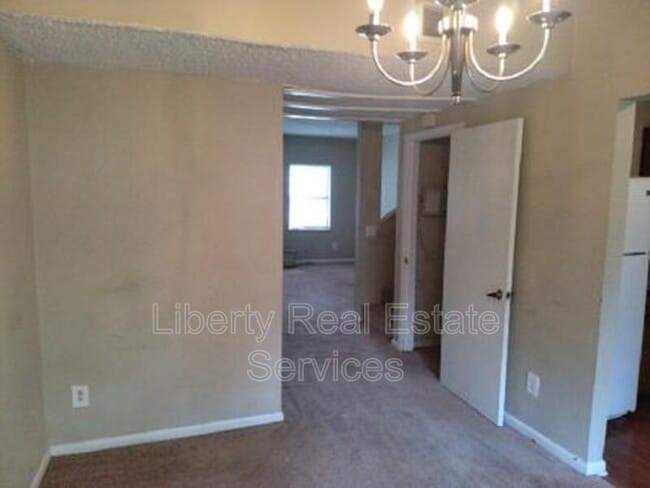 Building Photo - 1065 Kelly Dr