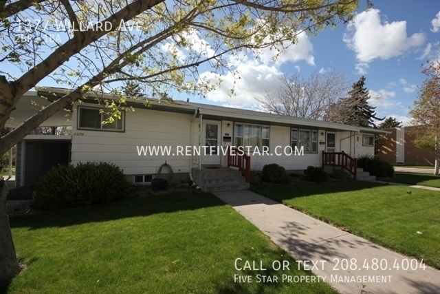 Primary Photo - Adorable Duplex Apartment Available! This ...