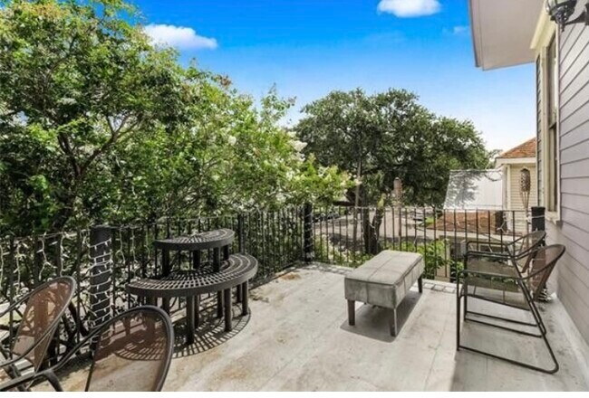 Balcón - 5010 Bienville St