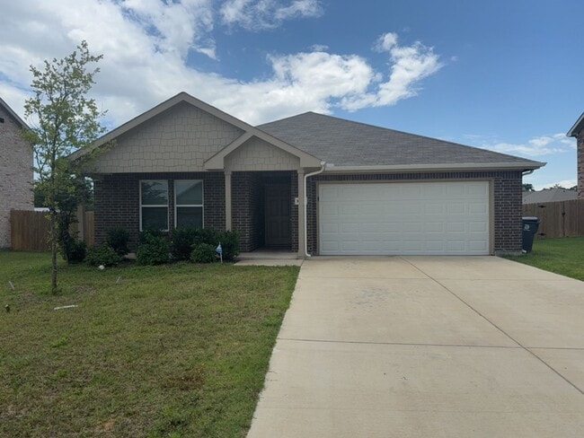 A modern 4-bed, 2-bath home - A modern 4-bed, 2-bath home