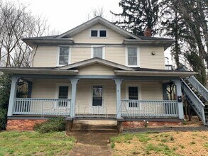Building Photo - 16 Hillside St