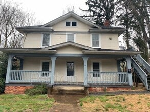 Building Photo - 16 Hillside St